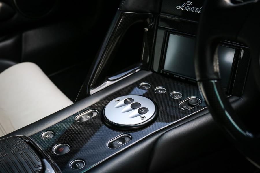 Детали интерьера Lamborghini Murcielago LP640 Versace 2006 года  (фото 17 из 26)